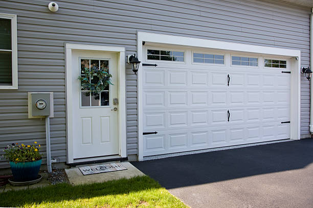 24/7 Emergency Garage Door Panel Replacement experts in Wymore, NE